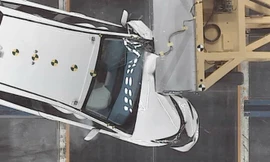 Phần đầu xe hơi hiện đại dễ biến dạng hơn nhằm mục đích hấp thụ lực va chạm