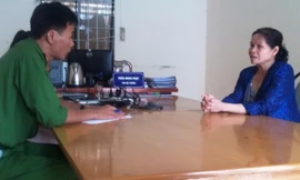 Nạn nhân trình báo vụ việc với công an