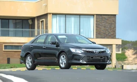 Toyota Camry 2016: Thêm trang bị, hạ giá bán