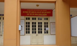 Yêu cầu kiểm tra "cán bộ phường đóng cửa cơ quan đi nghỉ mát"