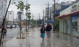 Hà Nội nhiều mây, mưa nhỏ rải rác