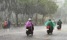 Hà Nội đêm và sáng trời lạnh, có mưa rào