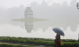 Hà Nội đêm và sáng sớm mưa phùn, trưa chiều giảm mây