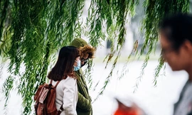 Hà Nội mưa lạnh, miền Nam mưa lớn