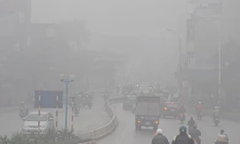 Sương mù, mưa phùn bao trùm Hà Nội