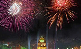 Miền Bắc đón giao thừa lất phất mưa xuân, miền Trung và Nam tạnh ráo