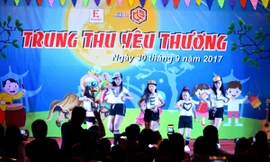 'Trung thu yêu thương' đến với các bệnh nhi tại viện E