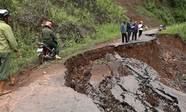 Mưa lớn kéo dài, nguy cơ xảy ra lũ quét, sạt lở đất 