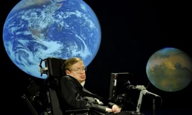 [Infographics] Căn bệnh khiến nhà bác học vĩ đại ngồi xe lăn