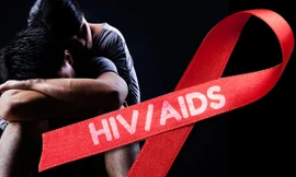 [Infographics] Dấu hiệu nhận biết sớm và cách phòng chống HIV