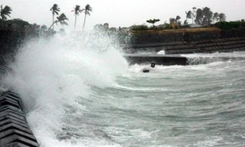 Biển Đông mưa dông, gió giật mạnh cấp 8