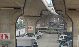 Tràn lan điểm trông xe dưới gầm cầu