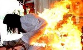 Tưới xăng thiêu chết dân phòng