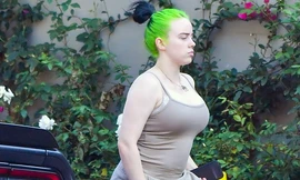Billie Eilish bị cộng đồng mạng “ném đá” vô lý chỉ vì mặc trang phục này khi ra đường