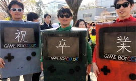 Nhận bằng tốt nghiệp sao cho ngầu: Tham khảo các ý tưởng quái dị của sinh viên Nhật Bản!