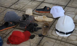 Vật dụng của các nạn nhân còn lại tại hiện trường - ảnh Nguyễn Ngọc 