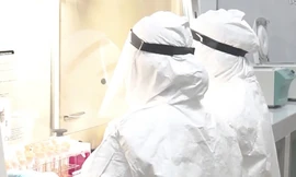 Bệnh viện Đa khoa Quảng Ngãi có khả năng xét nghiệm SARS-CoV-2 độc lập với công suất máy tối đa 200 mẫu/ngày đêm- ảnh CTV 