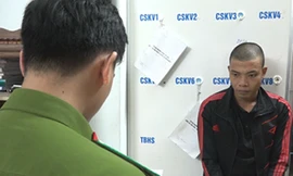 Phúc "cái bang" tại cơ quan điều tra. Ảnh: Lê Thanh 