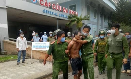 Lực lượng Cảnh sát 113 Công an tỉnh Quảng Ngãi khống chế đối tượng Đinh Văn Máy- ảnh (Công an cung cấp)