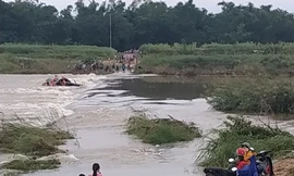 Hiện trường nơi xảy ra lật đò - ảnh Nguyễn Ngọc 