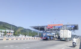 Trạm thu phí BOT Bắc Bình Định bị buộc dừng thu phí từ 10 giờ ngày 29/10.
