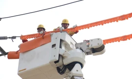 Những thợ điện tinh nhuệ - Ảnh Thanh Trần 