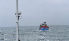 Tàu KN322 lai dắt tàu cá cùng 19 ngư dân bị nạn vào bờ an toàn 