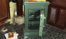 Đục két sắt trộm vàng tại nhà nữ giám đốc