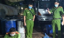 Đột kích cơ sở nấu dầu DO giả rộng 4.000m2 'ẩn' giữa cánh đồng