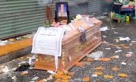 Truy tố 23 người mang quan tài, vàng mã... đến đòi nợ chủ hụi