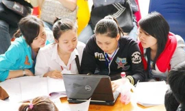 Học phí tăng mạnh: Trường làm gì để hỗ trợ tân sinh viên?