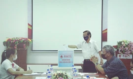 Góp vắc xin để đẩy lùi dịch COVID-19