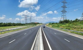 Sau 3 tháng thông xe, cao tốc Phan Thiết - Dầu Giây và Vĩnh Hảo - Phan Thiết vẫn ngổn ngang