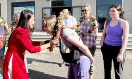 Khách Tây đi tàu hỏa 5 sao từ TPHCM đến Bình Thuận