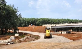 Gia hạn các mỏ đất đắp nền để thi công cao tốc Phan Thiết - Dầu Giây