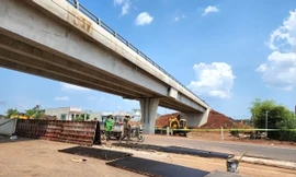 Cao tốc Phan Thiết-Dầu Giây vẫn ngổn ngang trước giờ thông xe ngày mai