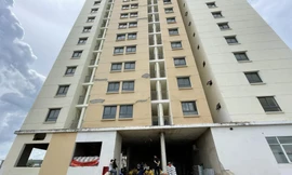 TPHCM: Khách hàng liều mình dọn vào sống trong công trường vì trễ hẹn giao nhà