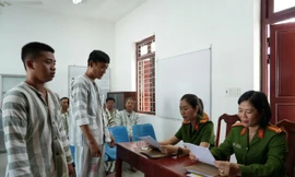Bình Thuận trao quyết định đặc xá cho 6 phạm nhân