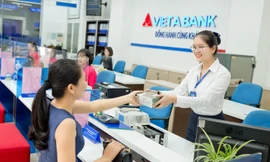 Cổ phiếu ngân hàng rục rịch 'chuyển nhà'