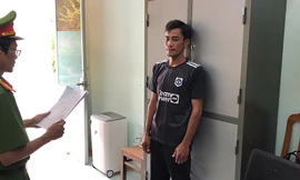 Bé gái 5 tuổi bị người tình của mẹ xâm hại