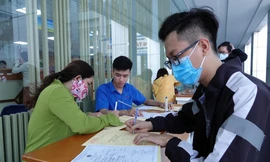 Dịch COVID-19 bùng phát, trường đại học ngưng nhận hồ sơ xét tuyển trực tiếp