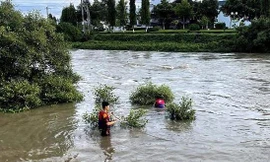 Đi đá bóng trong ngày sinh nhật, 3 học sinh bị nước cuốn trôi