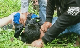Người dân truy bắt tên cướp dây chuyền giữa chợ