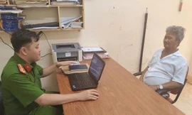 Con rể buôn bán cần sa, cha vợ đi giao hàng