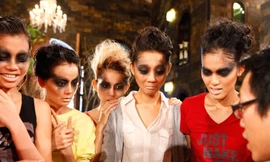 Thí sinh Top Model khóc thét khi chụp hình với chuột và nhện