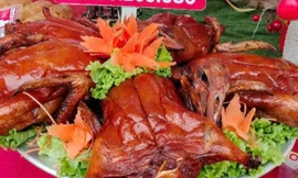 Hàng nghìn người tới Lễ hội lồng thồng Bủng Kham