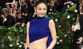Jennie (BlackPink) khoe eo thon gây sốt
