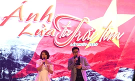 Vợ chồng thiếu tá Phương Mai cùng ca sĩ Trịnh Phương, Tố Hoa hát như nuốt đĩa 