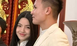 Quang Hải - Chu Thanh Huyền dựng rạp đám hỏi hoành tráng trên sân bóng