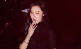 Nữ ca sĩ bị chỉ trích gợi dục hóa đồng phục học sinh